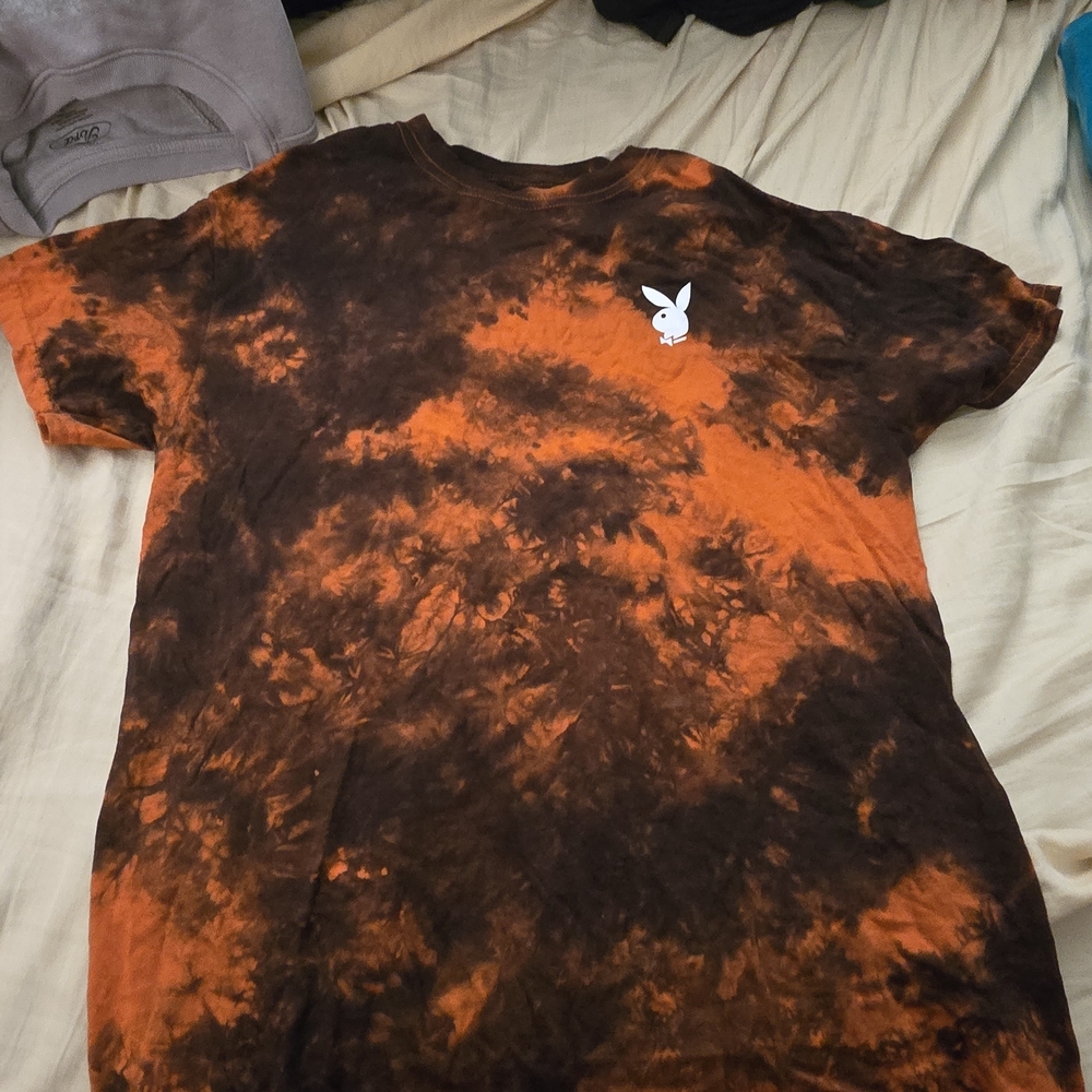 PLAYBOY Men's Short Sleeve Tie-Dye Tee - Orange and Black